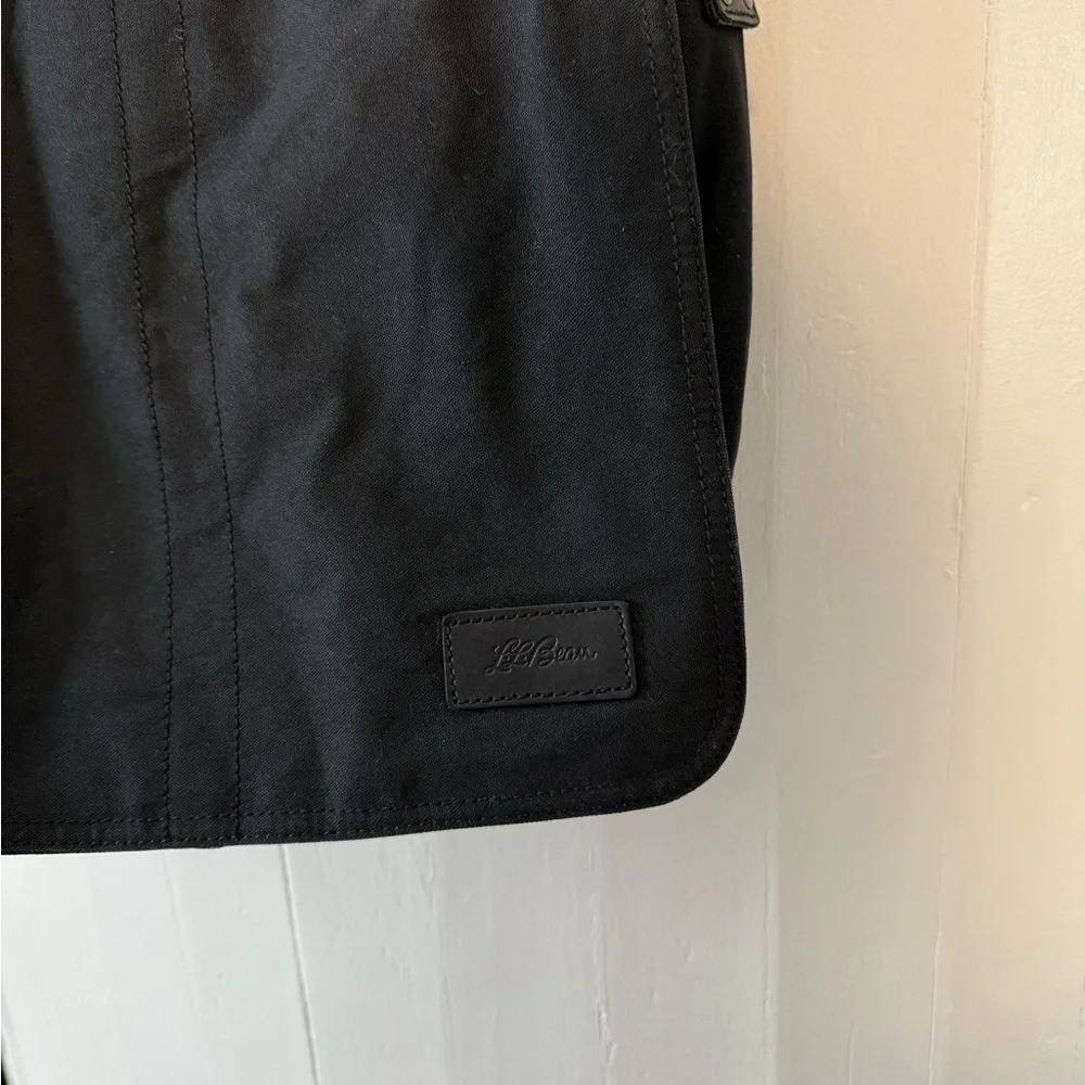 LL‎ Bean Men's Black Messenger Bag flannel plaid lining